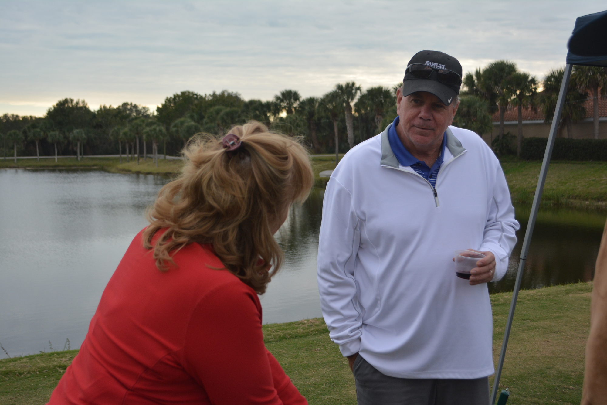 Jan Stephenson discusses golf with Waterlefe's Jim Burns.