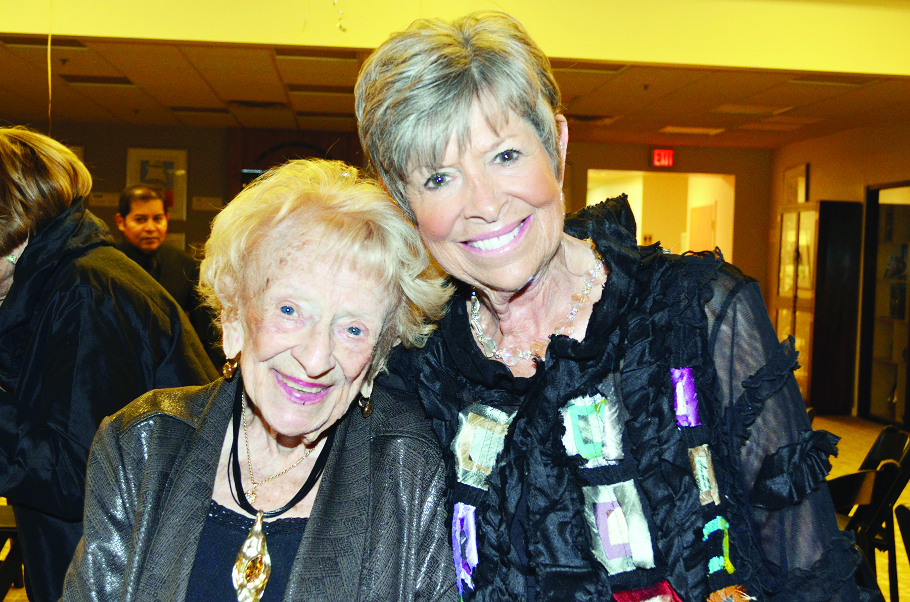 Florence Katz, pictured here with her daughter, Judy Vigder, started the choir at Temple Beth Israel.