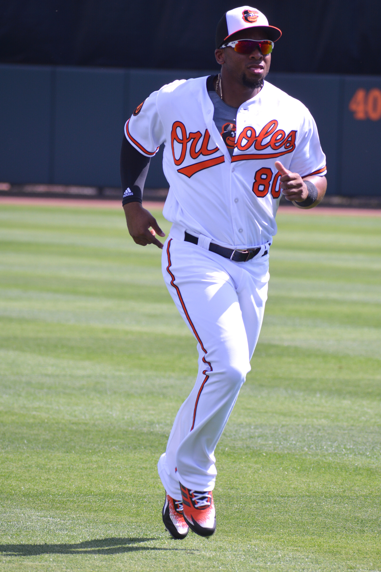 Orioles top prospect Yusniel Diaz warms up before the team's Feb. 21 spring training opener.