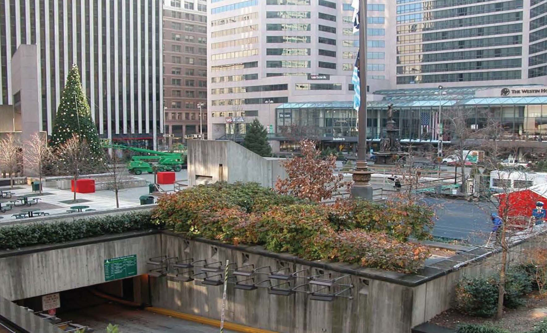 A view of Cincinnati's Fountain Park before its redevelopment.