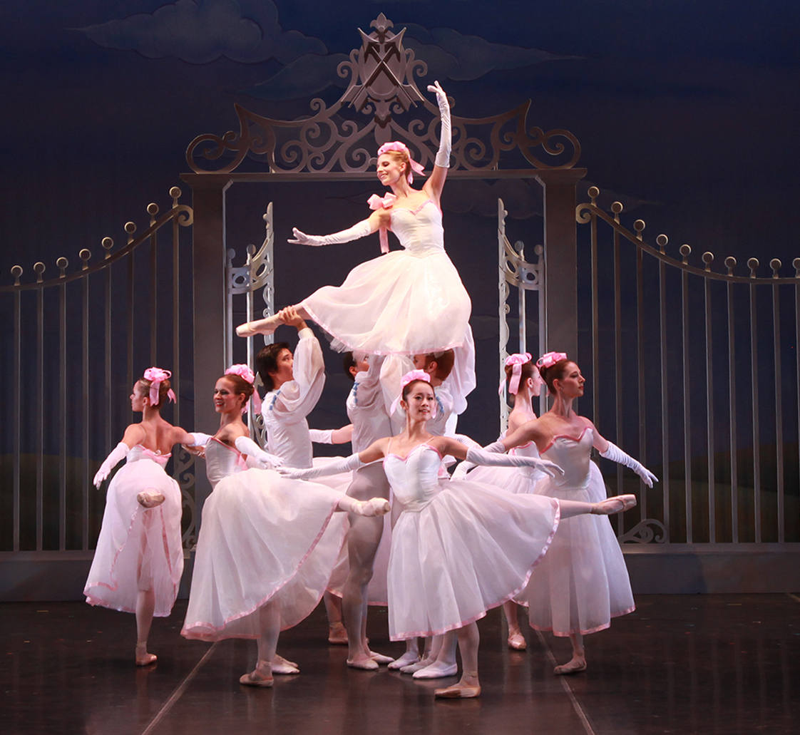 Kate Honea, center, and the Sarasota Ballet perform 