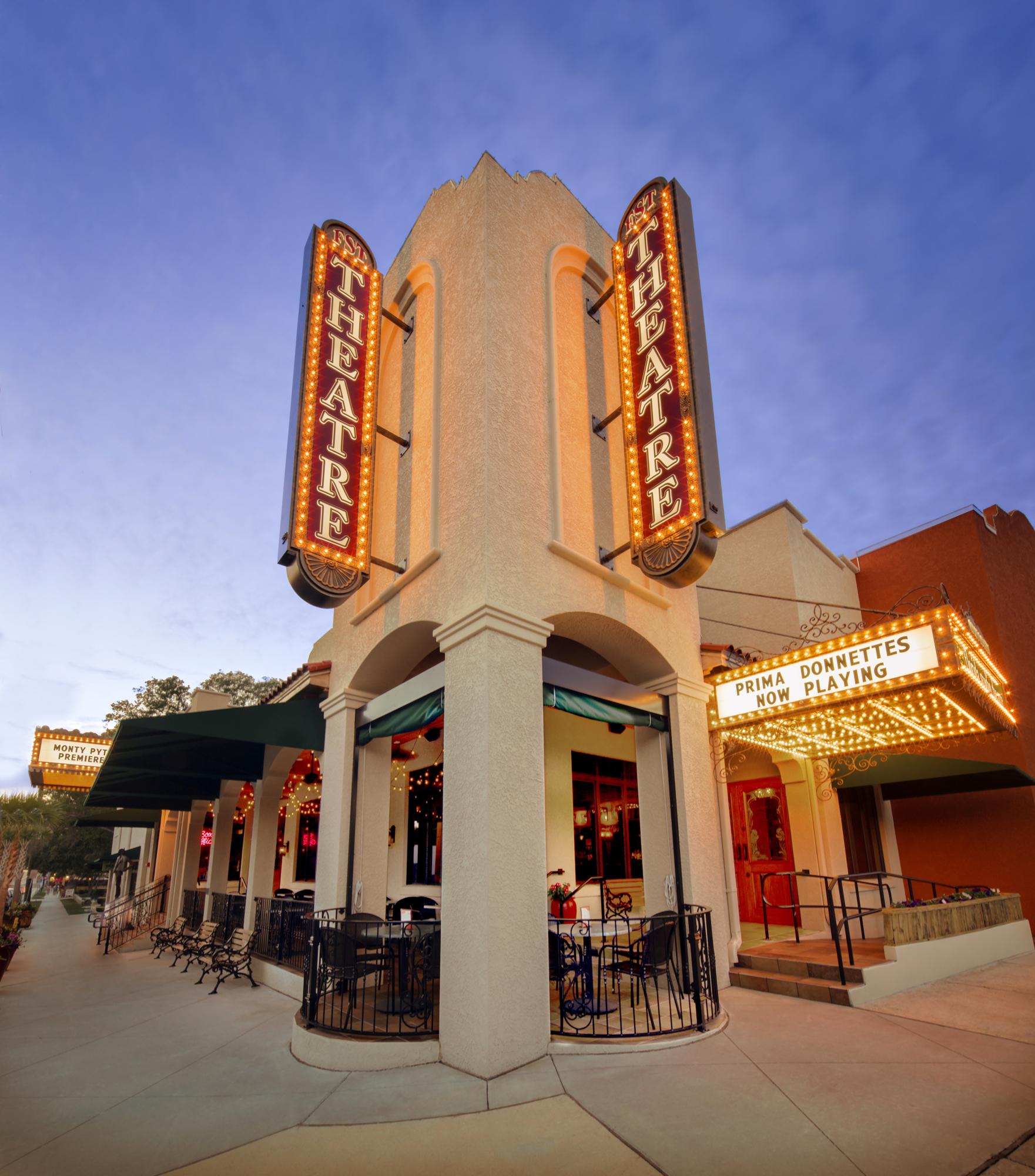 Florida Studio Theatre consists of five small theaters that present shows simultaneously.