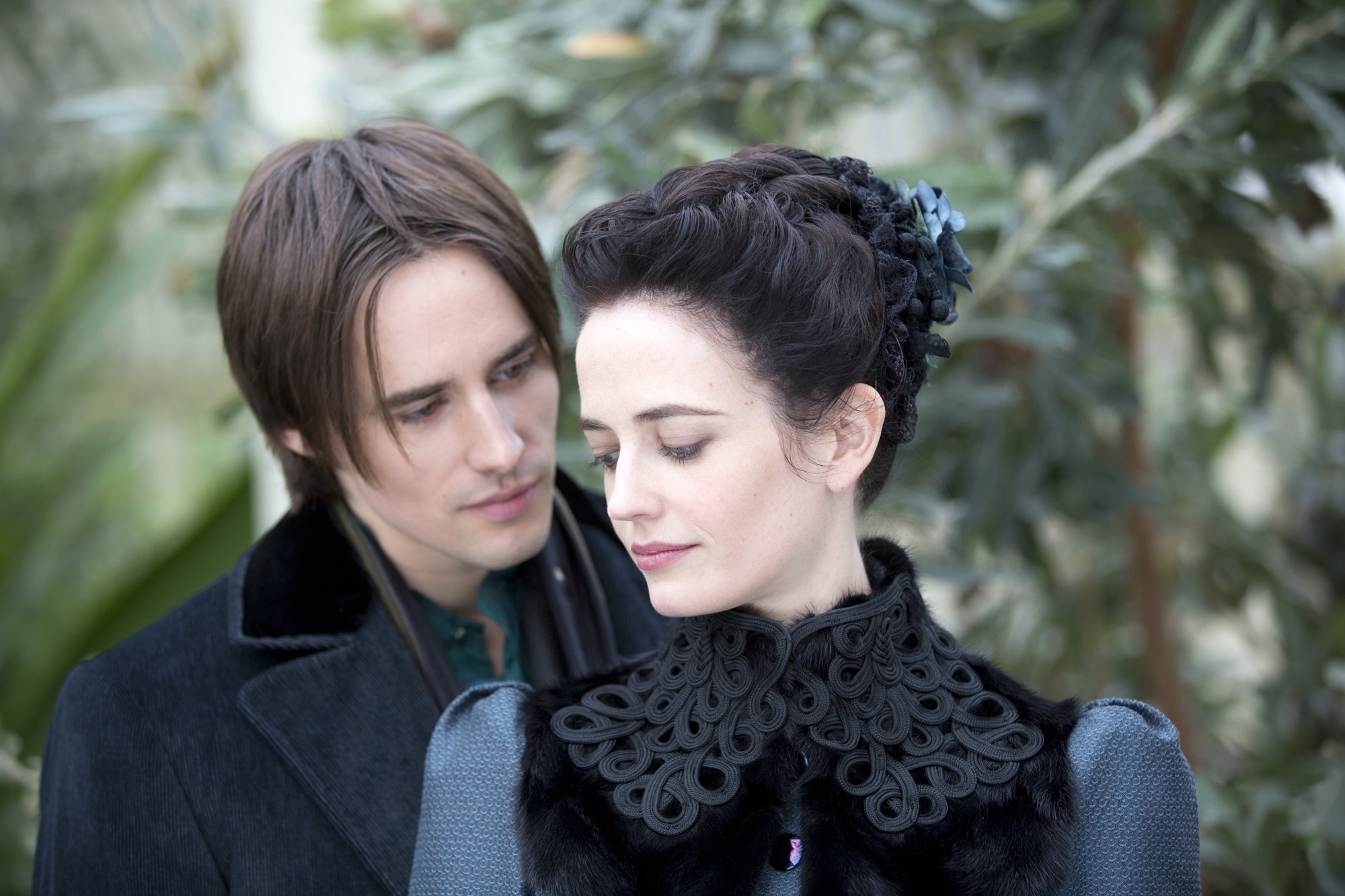 Reeve Carney and Eva Green in 