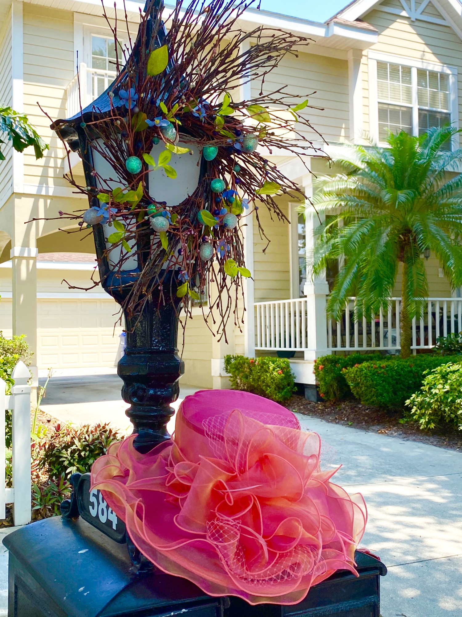 Deb Holton-Smith decorated her mailbox with a pink bonnet and an egg-filled wreath. Photo courtesy Deb Holton-Smith.