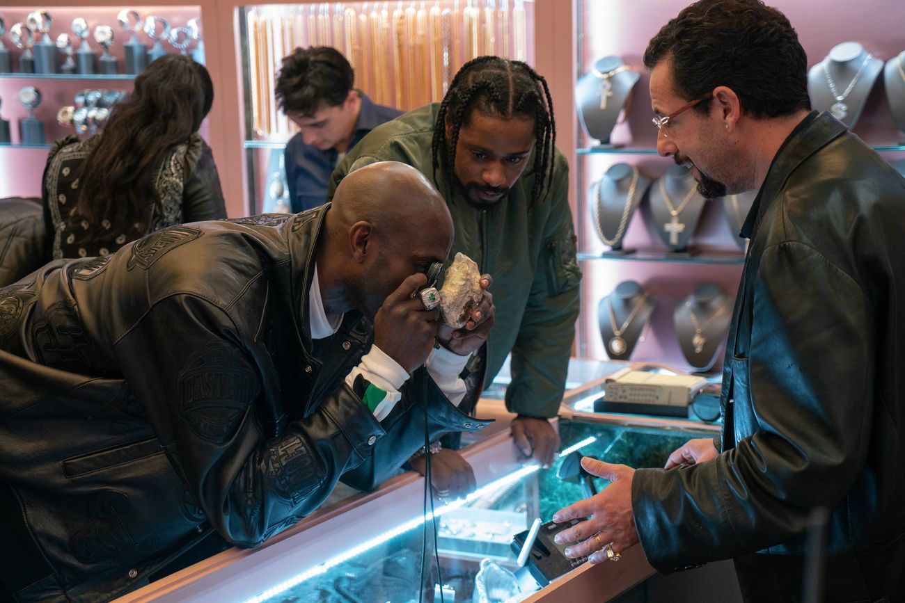 Kevin Garnett checks out a diamond with Lakeith Stanfield and Adam Sandler in 