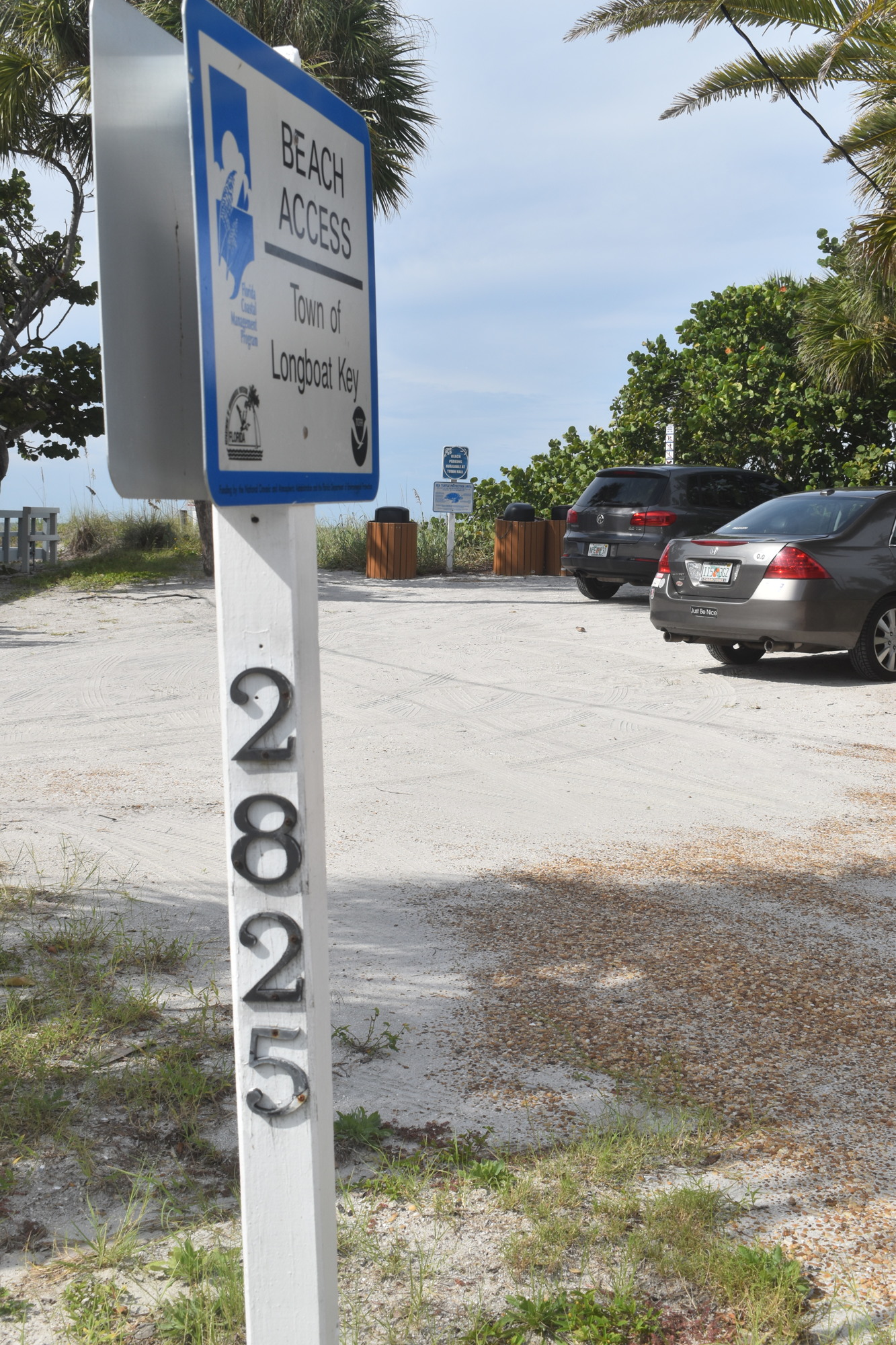 A look at the Longboat Key's public beach parking on Friday at 2825 Gulf of Mexico Drive. The town has 12 public beach access points.