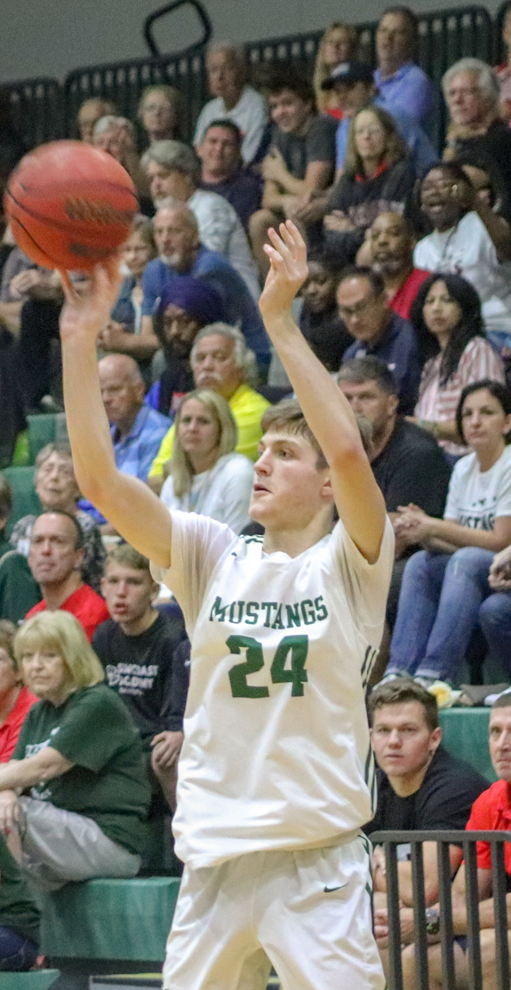 Mustangs junior guard Andres Junge received an offer from Eastern Washington during the offseason.