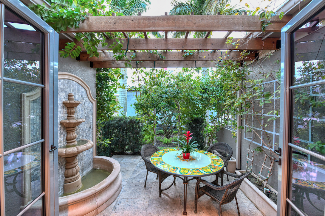 Located off the formal dining room is an outdoor eating area inspired by the owners’ favorite restaurant in Sorrento, Italy, complete with pergola and fountain.