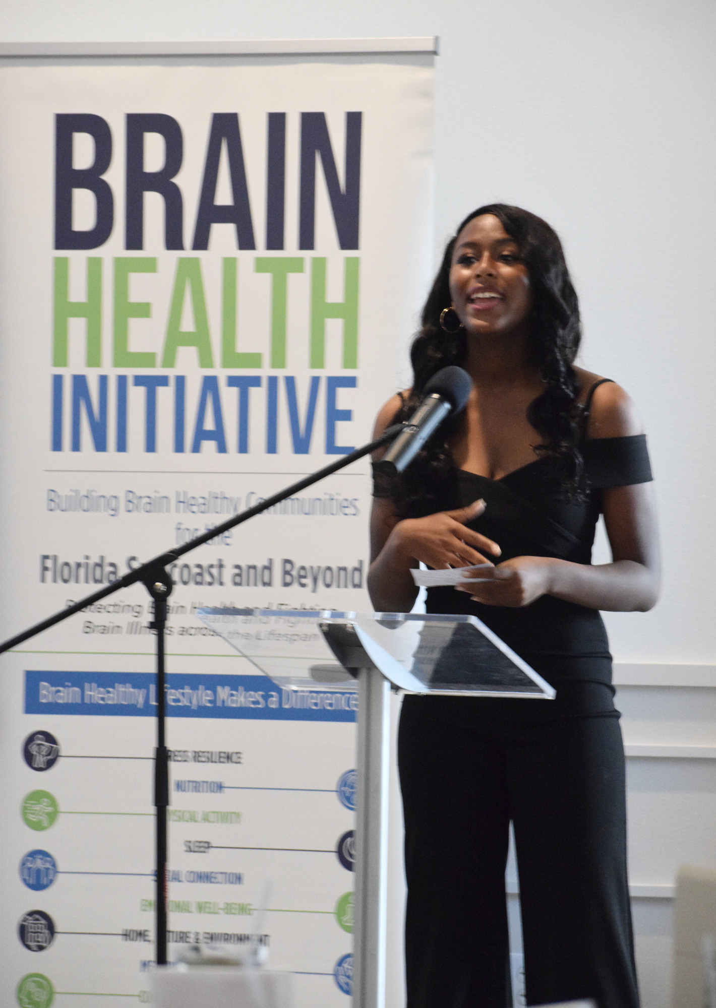 Kaylen Rivers, a senior at the Out-of-Door Academy, talks about the Brain Health Scholars program during a Brain Health Initiative lecture at the Lake Club.