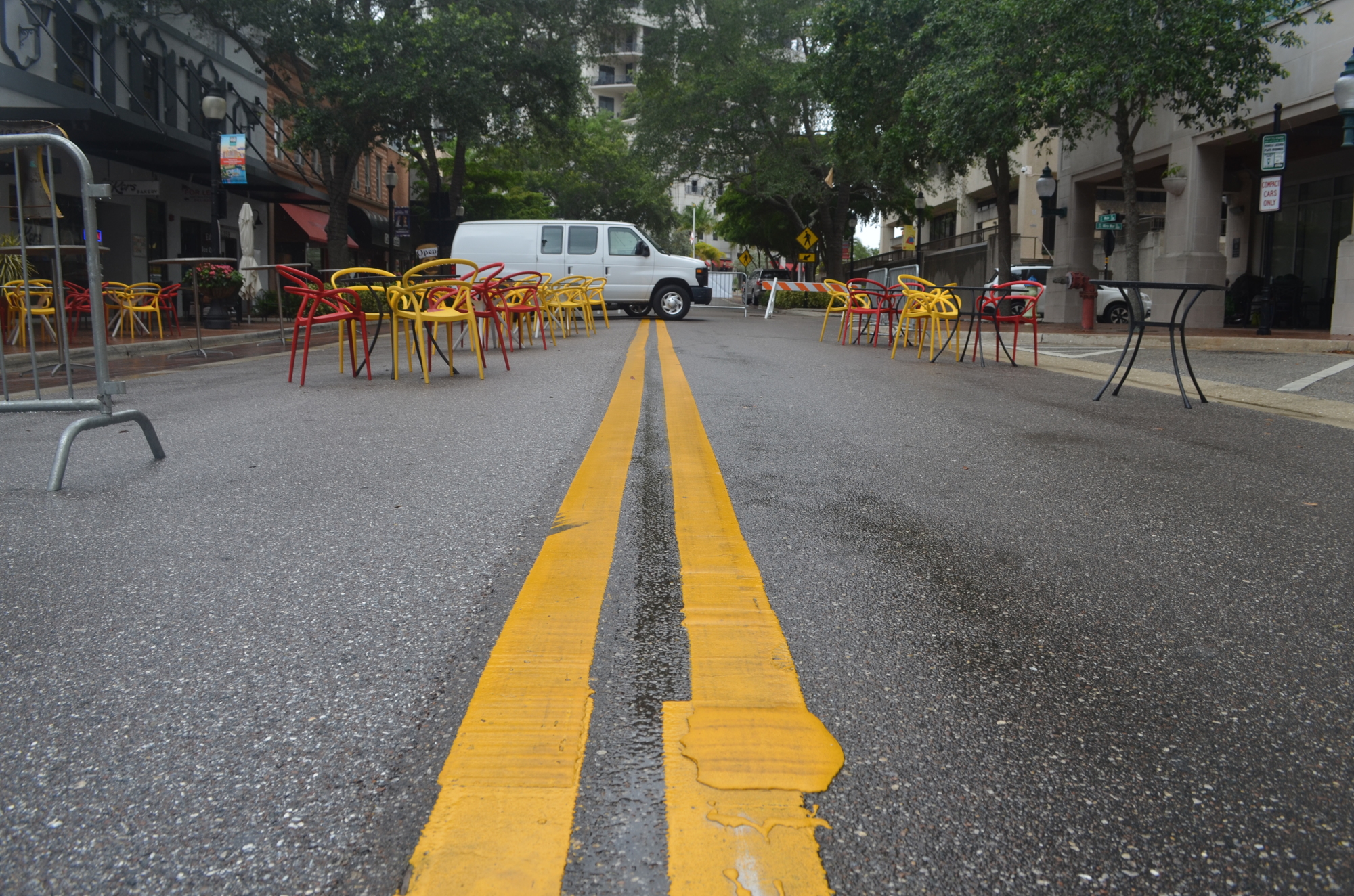 In 2020 and the first half of 2021, the city closed portions of Main Street and Lemon Avenue to facilitate expanded outdoor dining. The program expired when the city stopped extending its COVID-19 state of emergency. File photo