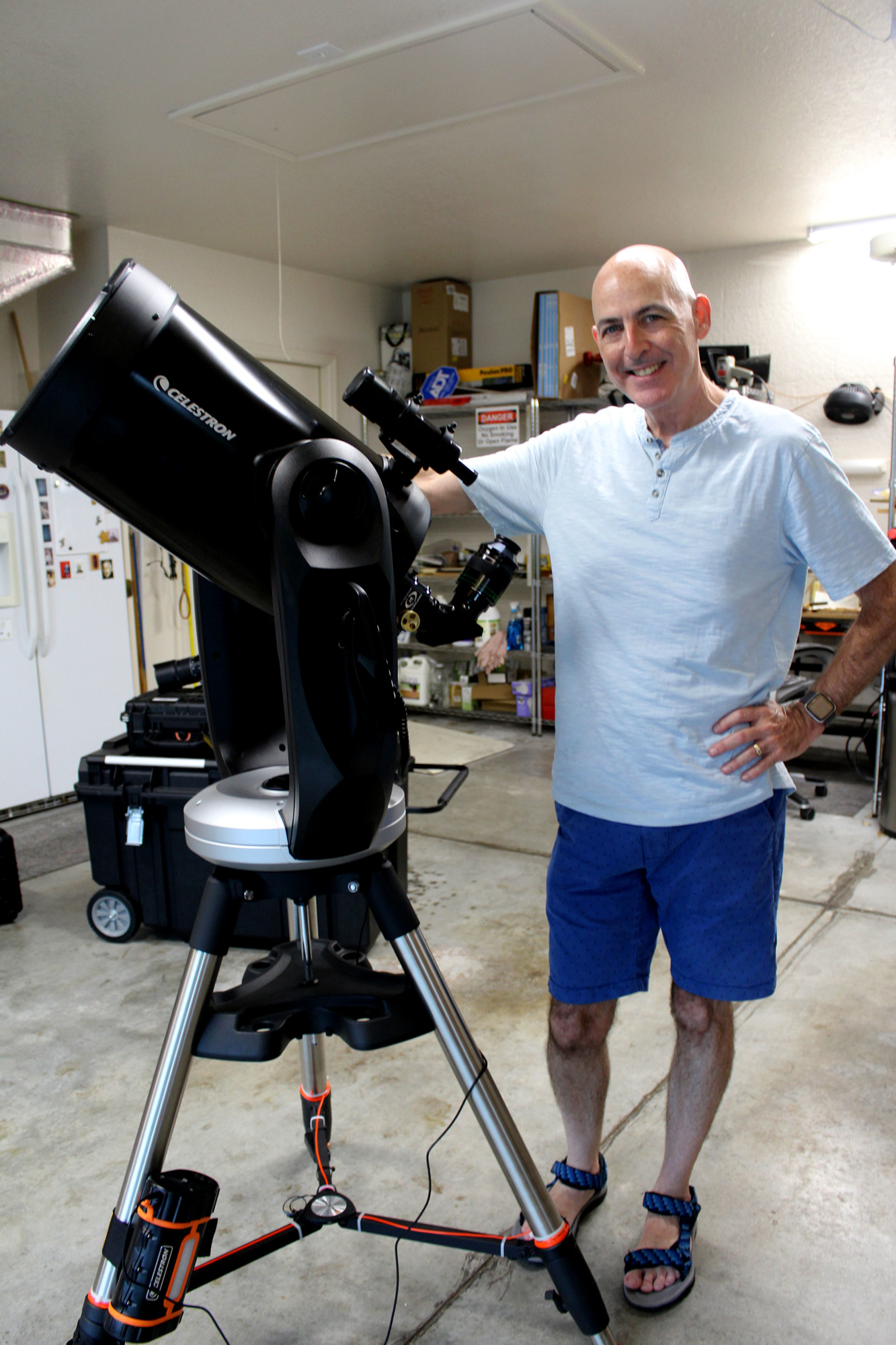 Jonathan Sabin, the president of the Local Group of Deep Sky Observers, regularly takes his telescope to public events to encourage others to look at the skies. Brynn Mechem