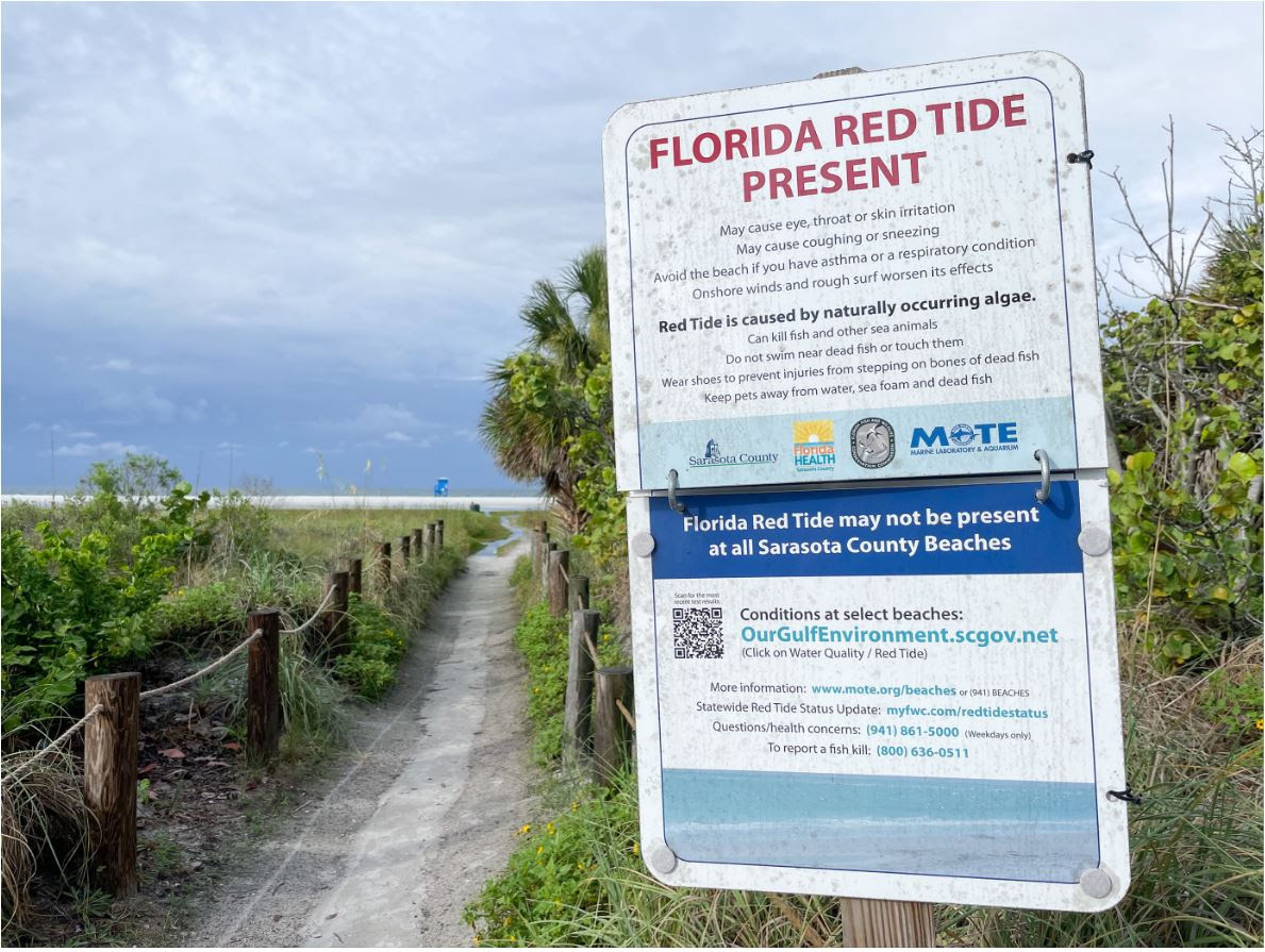 Sarasota County has posted signage at area beaches informing the public of the effects associated with red tide. Image courtesy Sarasota County.