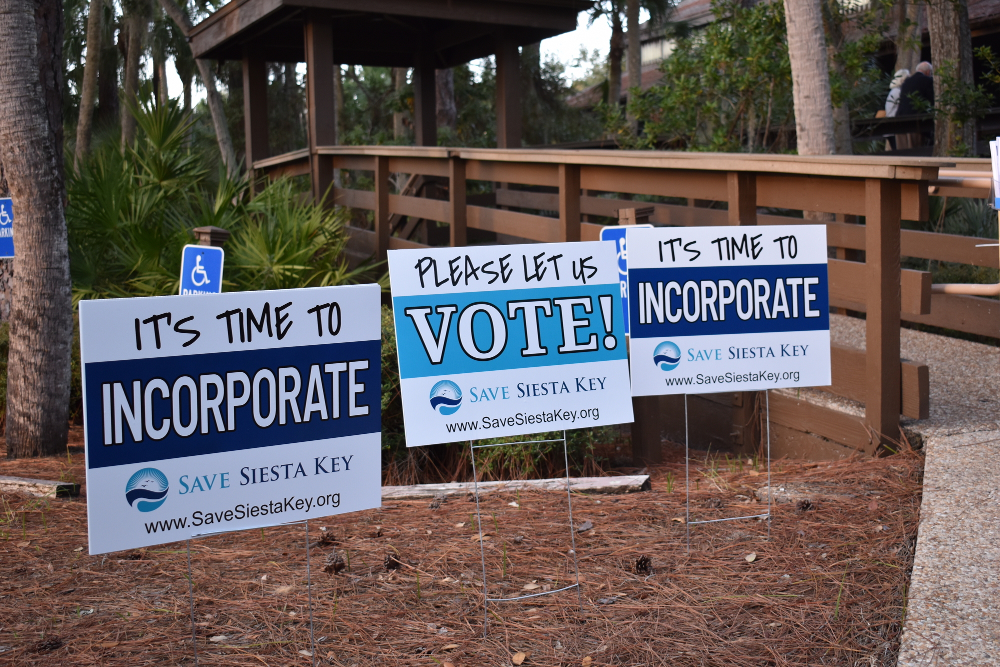Supporters of the incorporation plan were selling yard signs as a fundraiser.