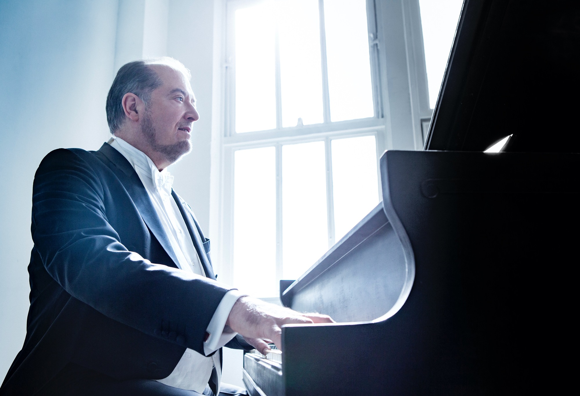 Legendary pianist Garrick Ohlsson will play a challenging concerto by Rachmaninoff.