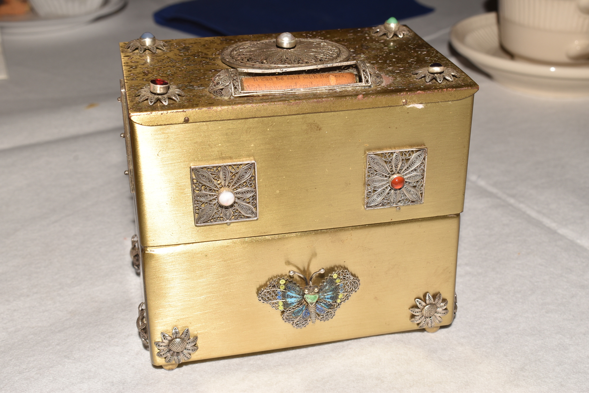 Lois Barson's bird box.