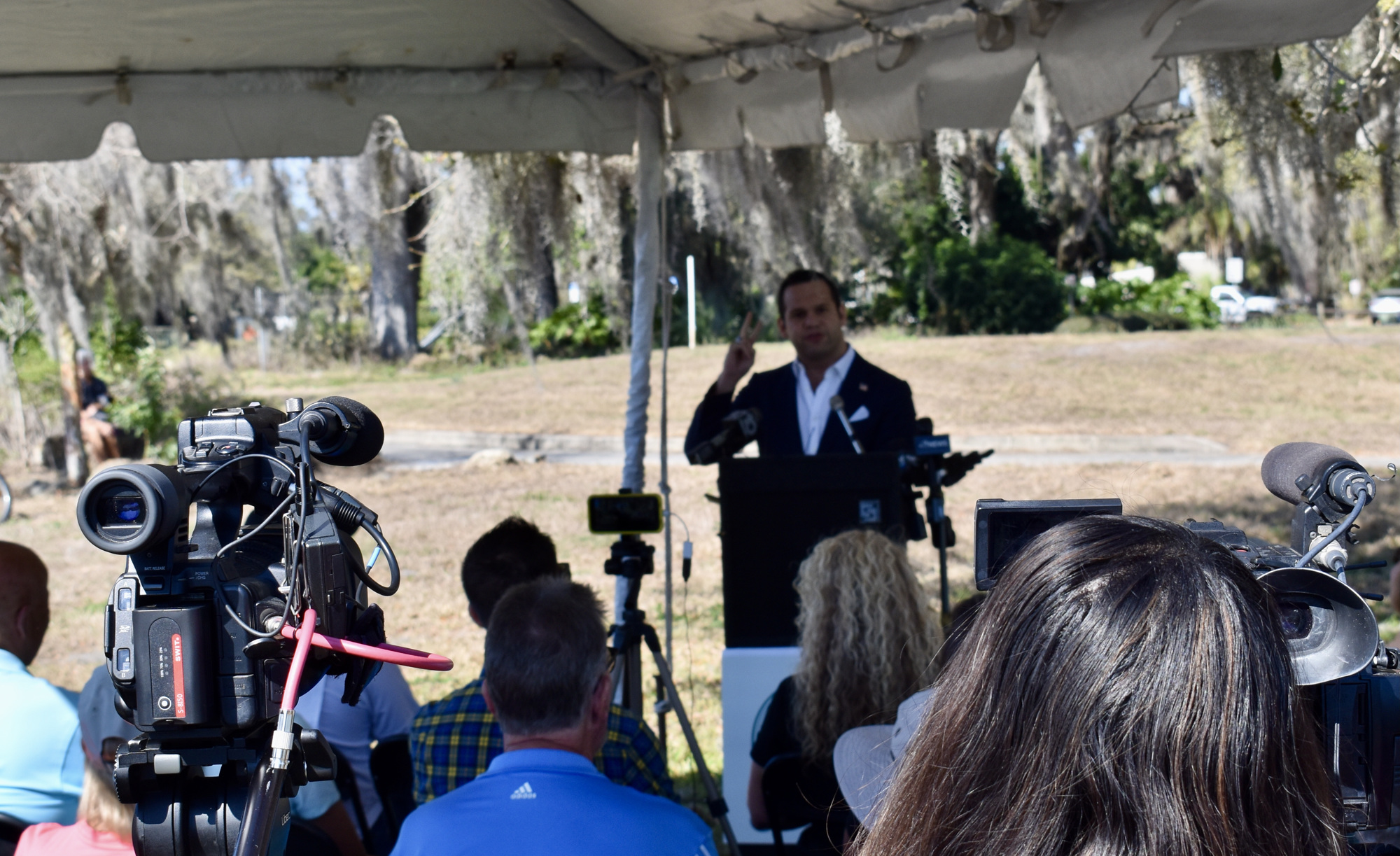 Mayor Erik Arroyo speaks to the assembled crowd.