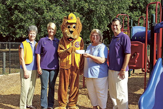 CLUBS-20150515_WG Lions donation to HOPE for bench