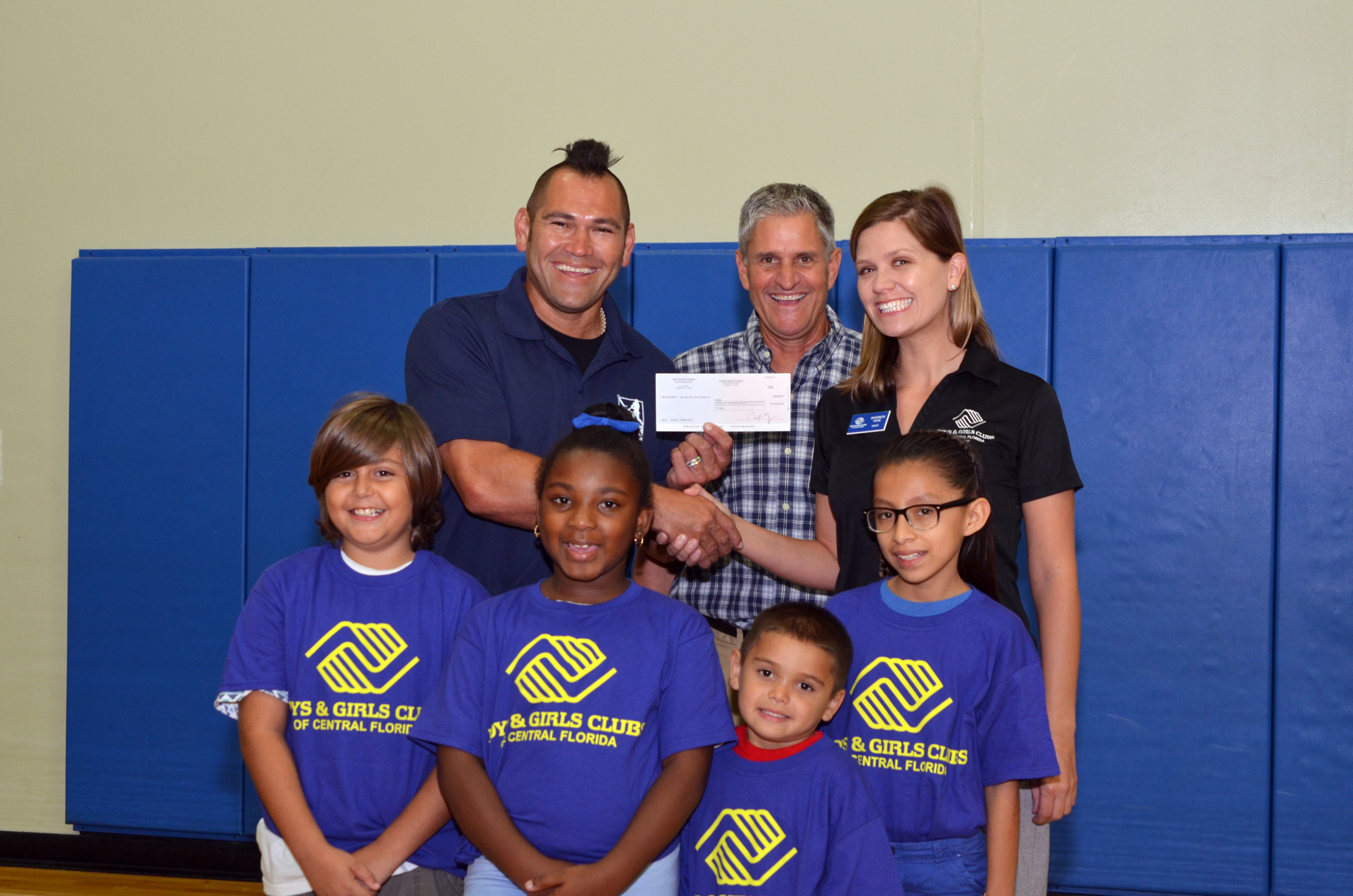 Johnny Damon presents a check to Shannon Yohe of the West Orange Boys & Girls Club. Behind them is Randy June of Junebug Foundation. In front are clubbers Richard Mesner, left, Aniyah Rutland, Antonio Rodriguez and Maira Mendoza.