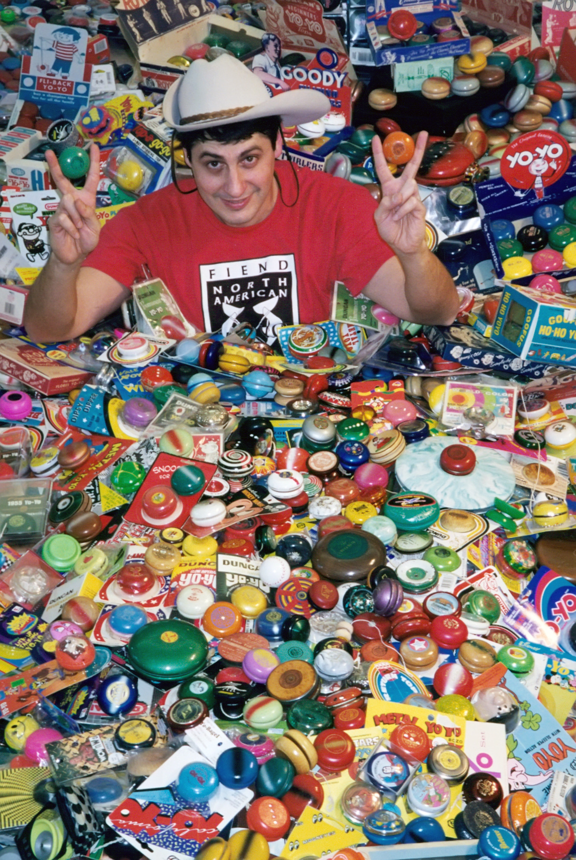 This photo of Lucky and his yo-yos was used in promotions for the Guinness Book of World Records. At one point, it was even made into a trading card.