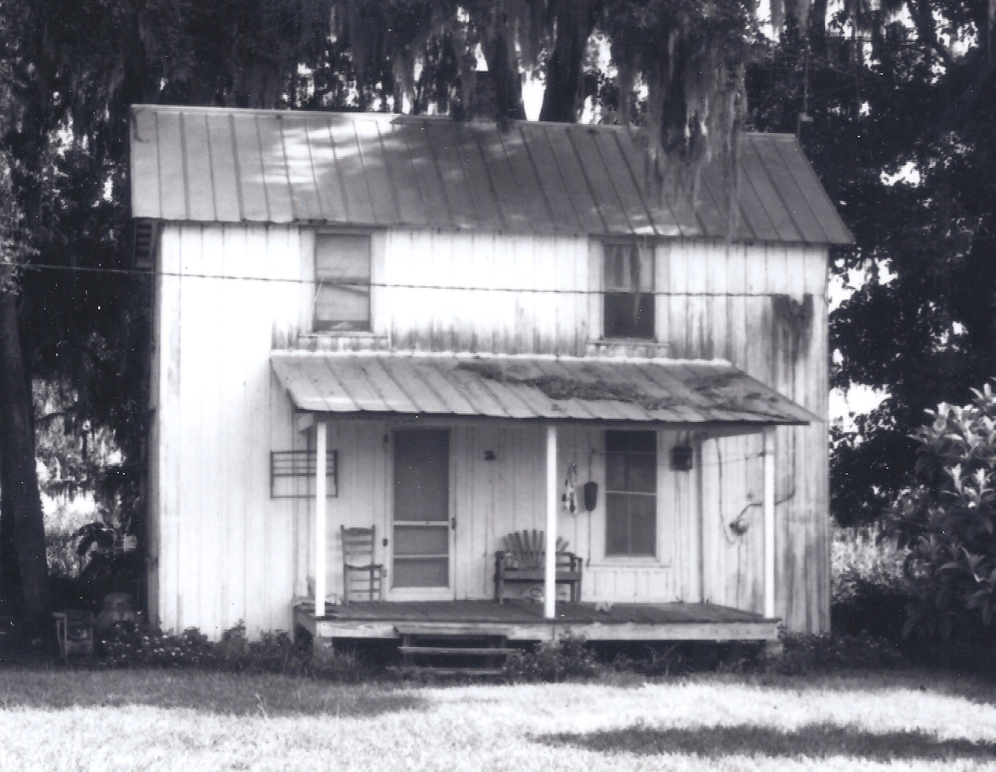 This two-story “Cracker cottage” was a fixture along the West Orange Trail in Tildenville until its demolition in 1999. The dwelling, at 1233 Tildenville School Road, housed employees of grower Arthur Warren Hurley. 