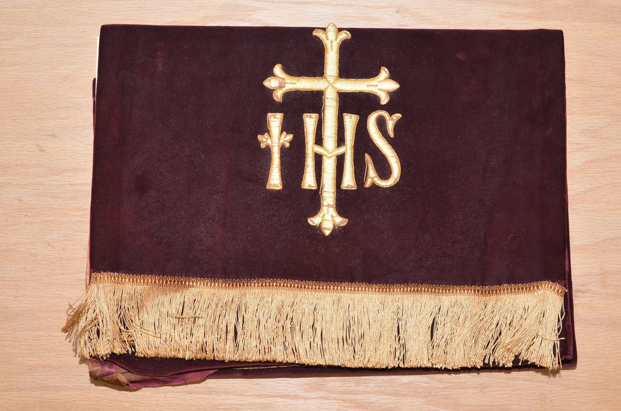 An alter cloth has been preserved from the second Oakland Presbyterian church building, 1919-1971.