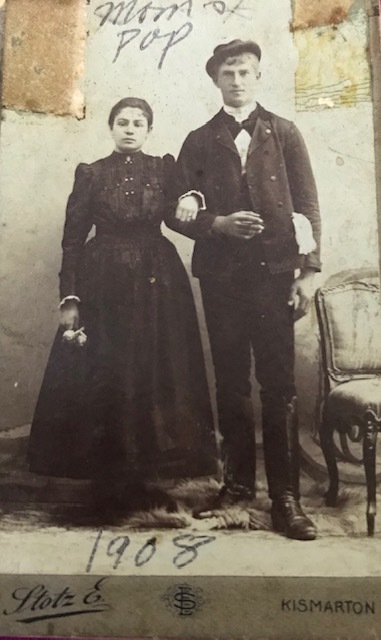 Franz and Agnes Krajasitz in 1908, two years before their voyage to America.