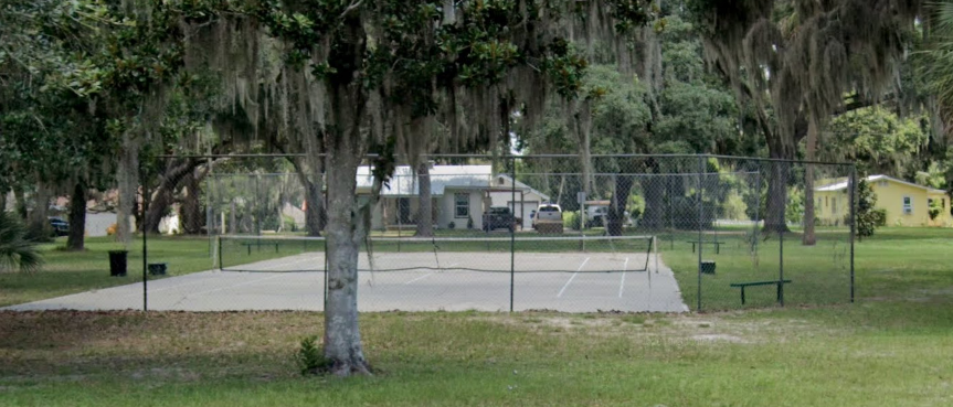 A photo on the Orange County Property Appraiser's website shows the old fencing, which was situated at each end of the court.