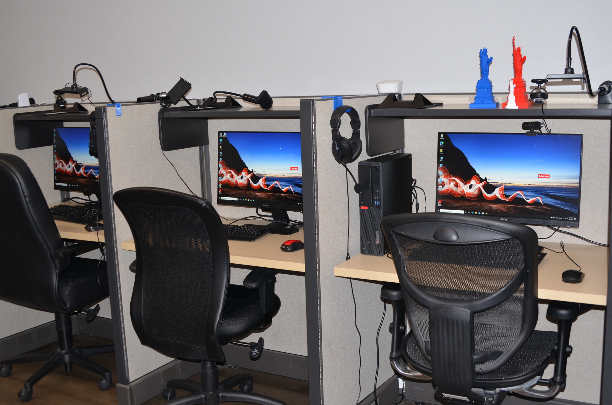 The large classroom is equipped with a 3D printer, computers and individual work stations.