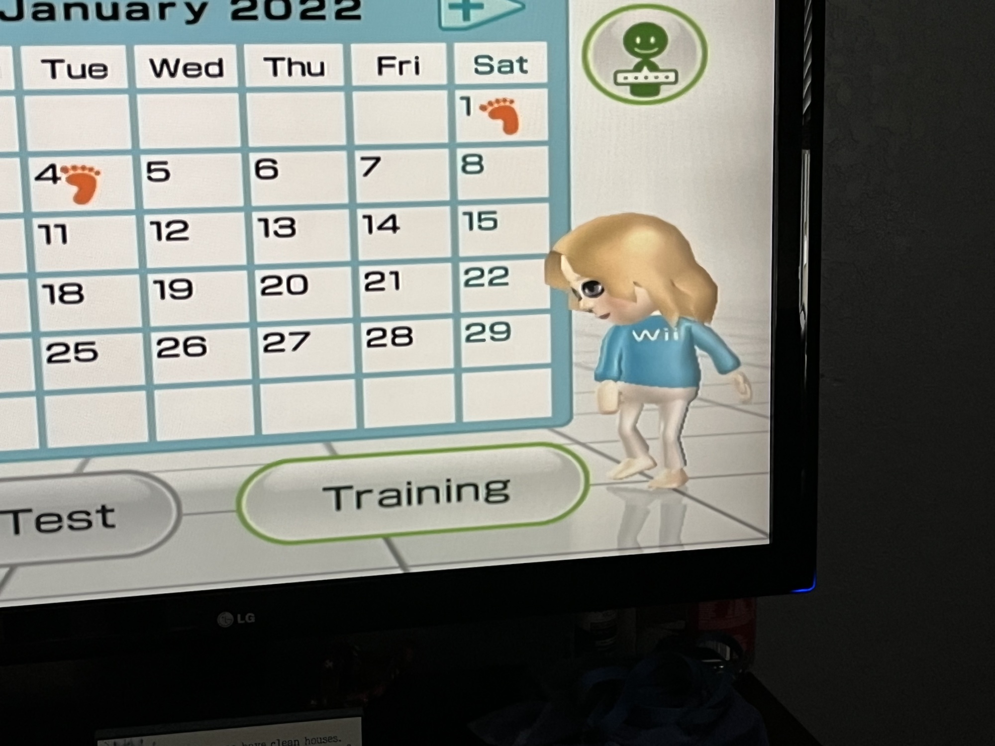 Amy's Mii checks her dimensions.