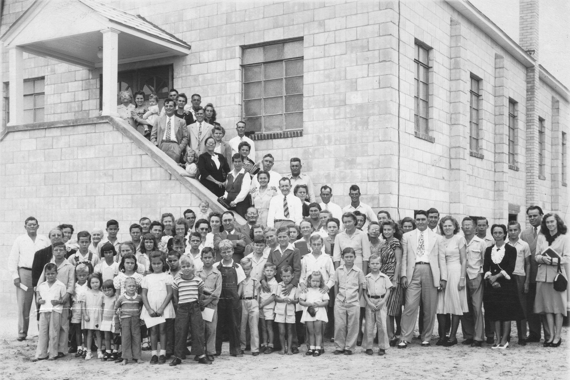 A group photo taken in 1948.