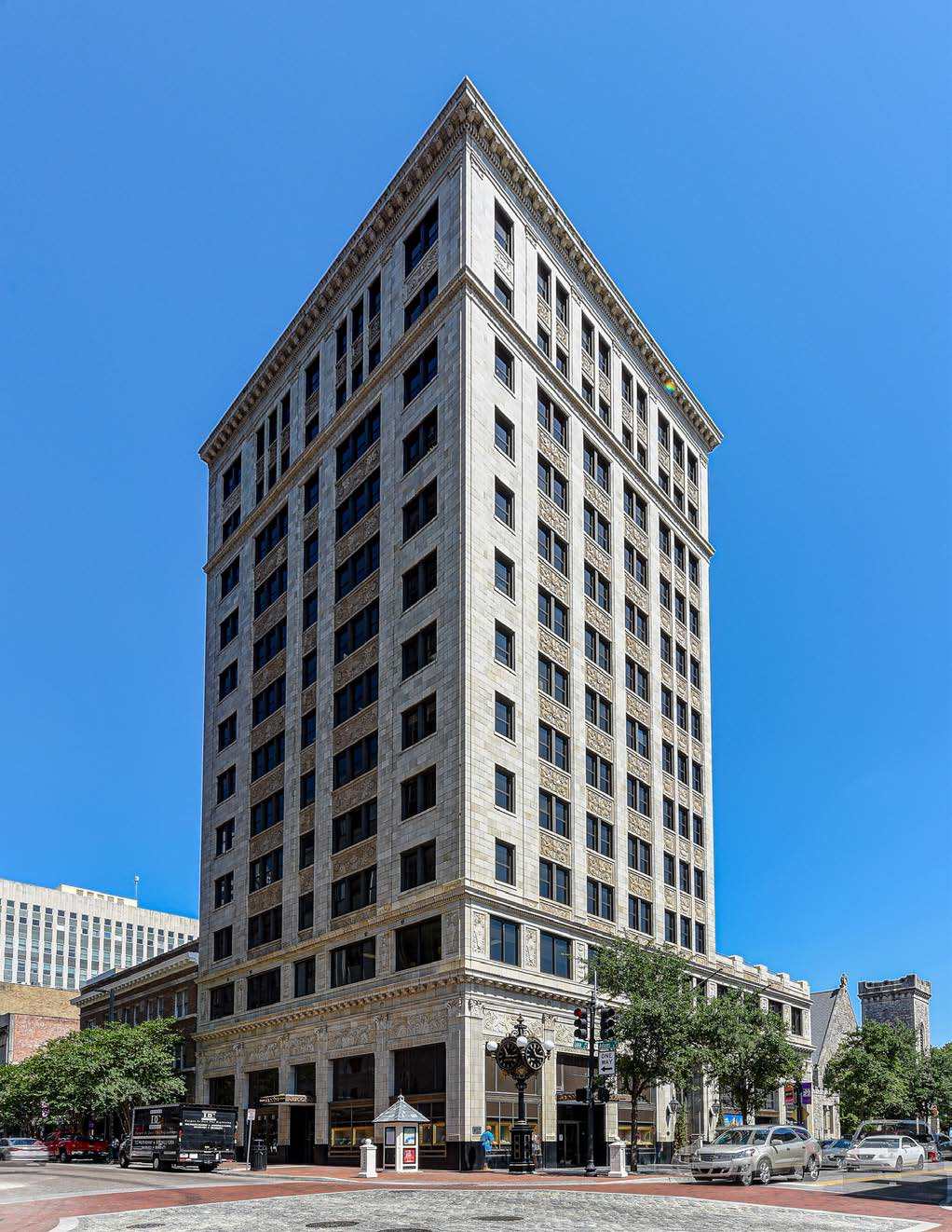 JWB Real Estate Capital paid $6.25 million for most of the building and $700,000 for the ninth floor of the 12-story building.