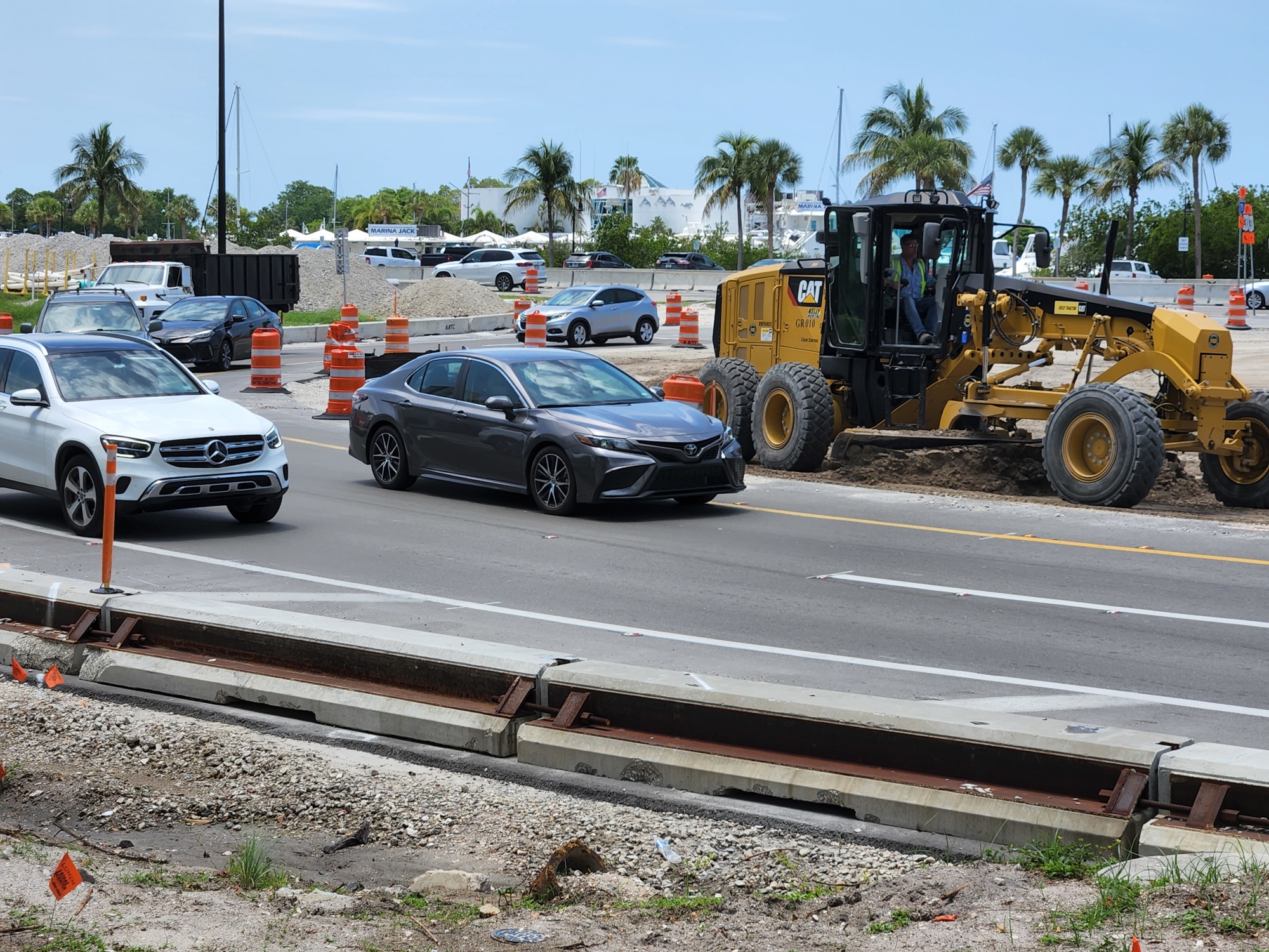 Motorists drive in close proximity to a grader at the U.S. 41-Gulfstream Avenue roundabout construction project. (Andrew Warfield)