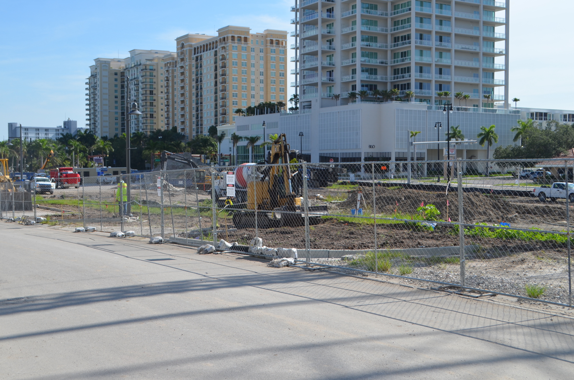 Site work is under way along  U.S.41 in The Quay where Lennar Muiltifamily Communities plans a mixed-use residential and retail development. (Photo by Andrew Warfield)