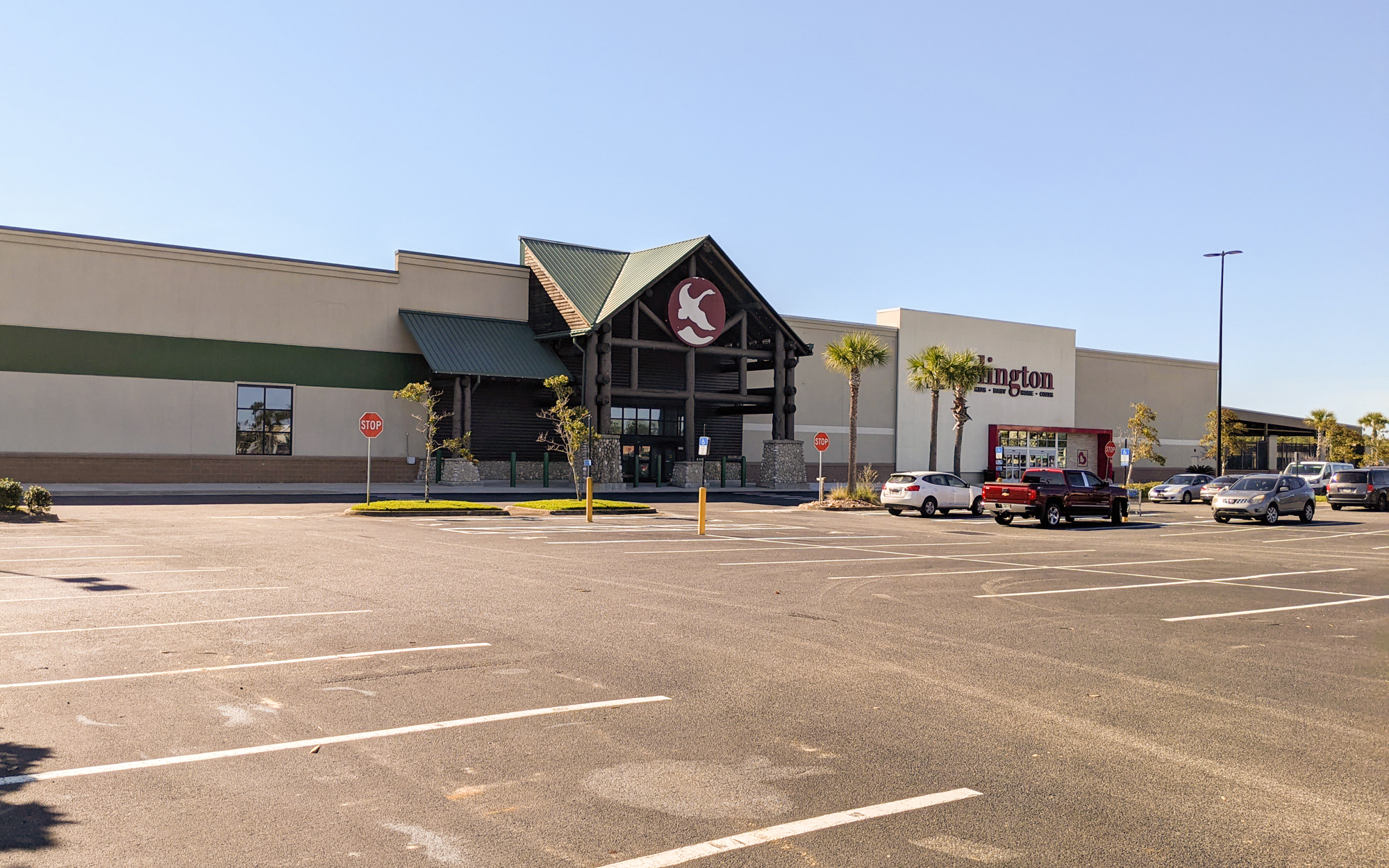 Sportsman's Warehouse is taking part of the closed Gander Mountain space.
