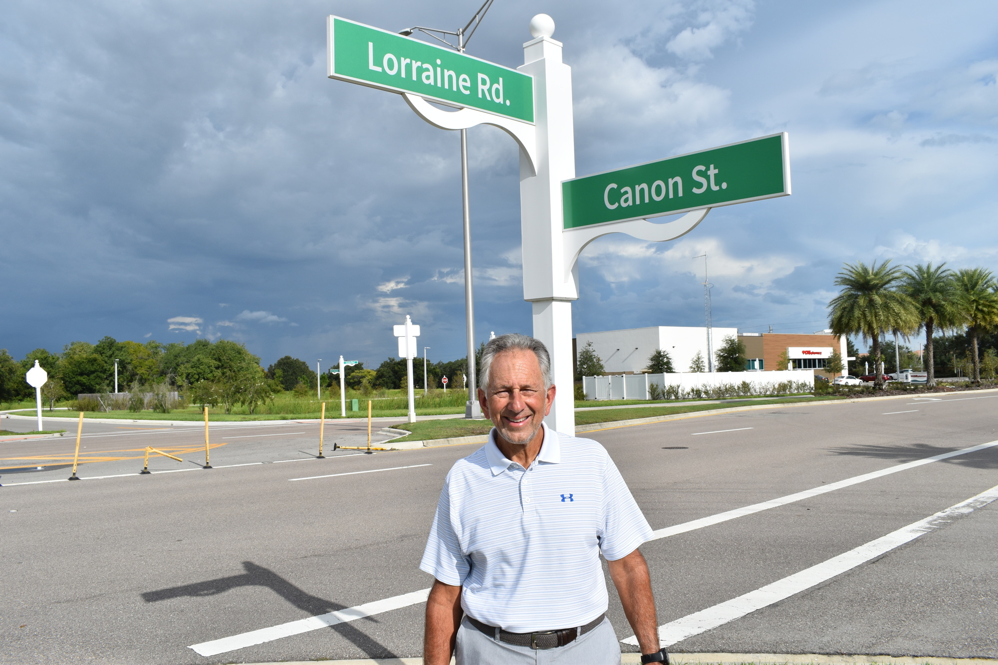 Vic Obringer, rallying with Lakehouse Cove residents, said they were trying to convince commissions to stop the amendment from being sent to the state for consideration. (Photo by Ian Swaby)