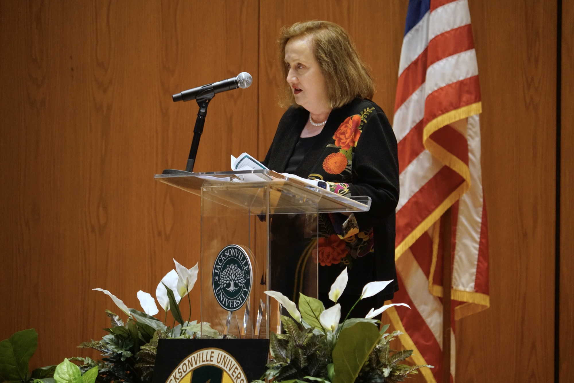 Baptist Health Vice President and Chief Learning Officer Elizabeth Bruno addressed the inaugural graduating class of Jacksonville University’s Accelerated Bachelor of Science in Nursing program.