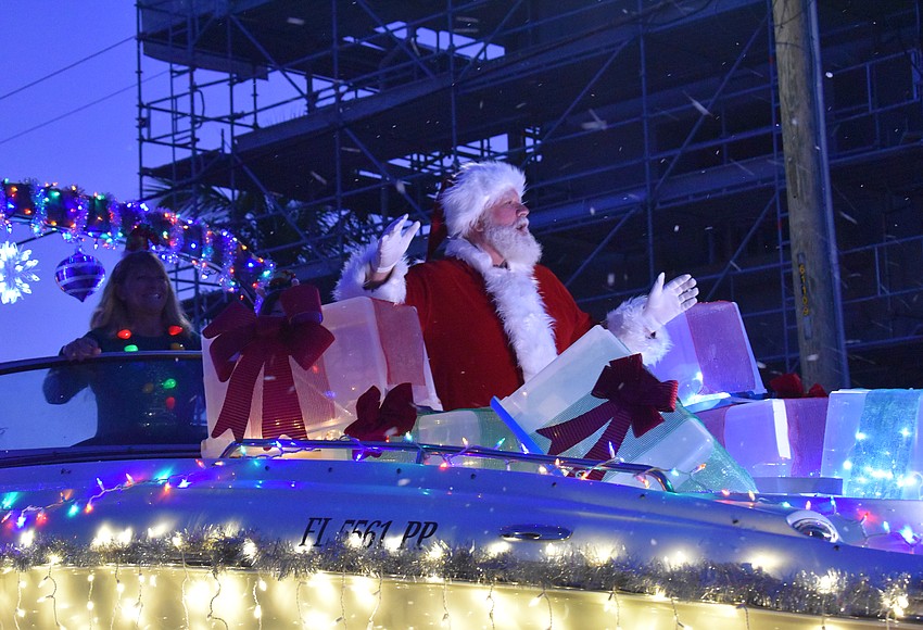 Your Observer | Santa Claus makes a pit stop in Siesta Key - Vimarsana News